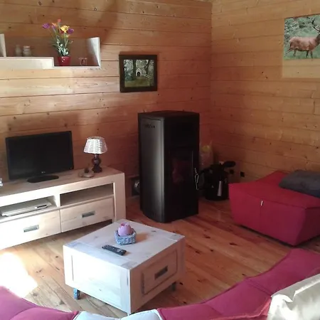 Cozy Chalet In Bomal-sur-ourthe Near Forest شاليه *